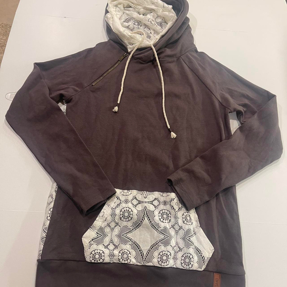 No Brand Tops - Brown and white boot barn lace hoodie. New with tags.